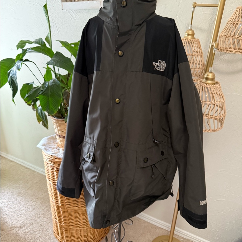 The North Face Men's greenish gray/black Gore Tex Jacket